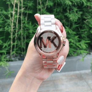 Cách chọn mua đồng hồ chuẩn đẹp theo tay bạn nên biết