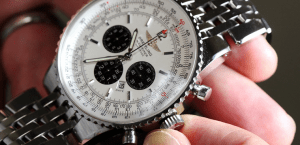 Đồng hồ Automatic có cần lên dây cót không, cách làm như thế nào?