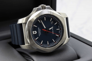 Đồng hồ Victorinox phong cách quân đội thời thượng